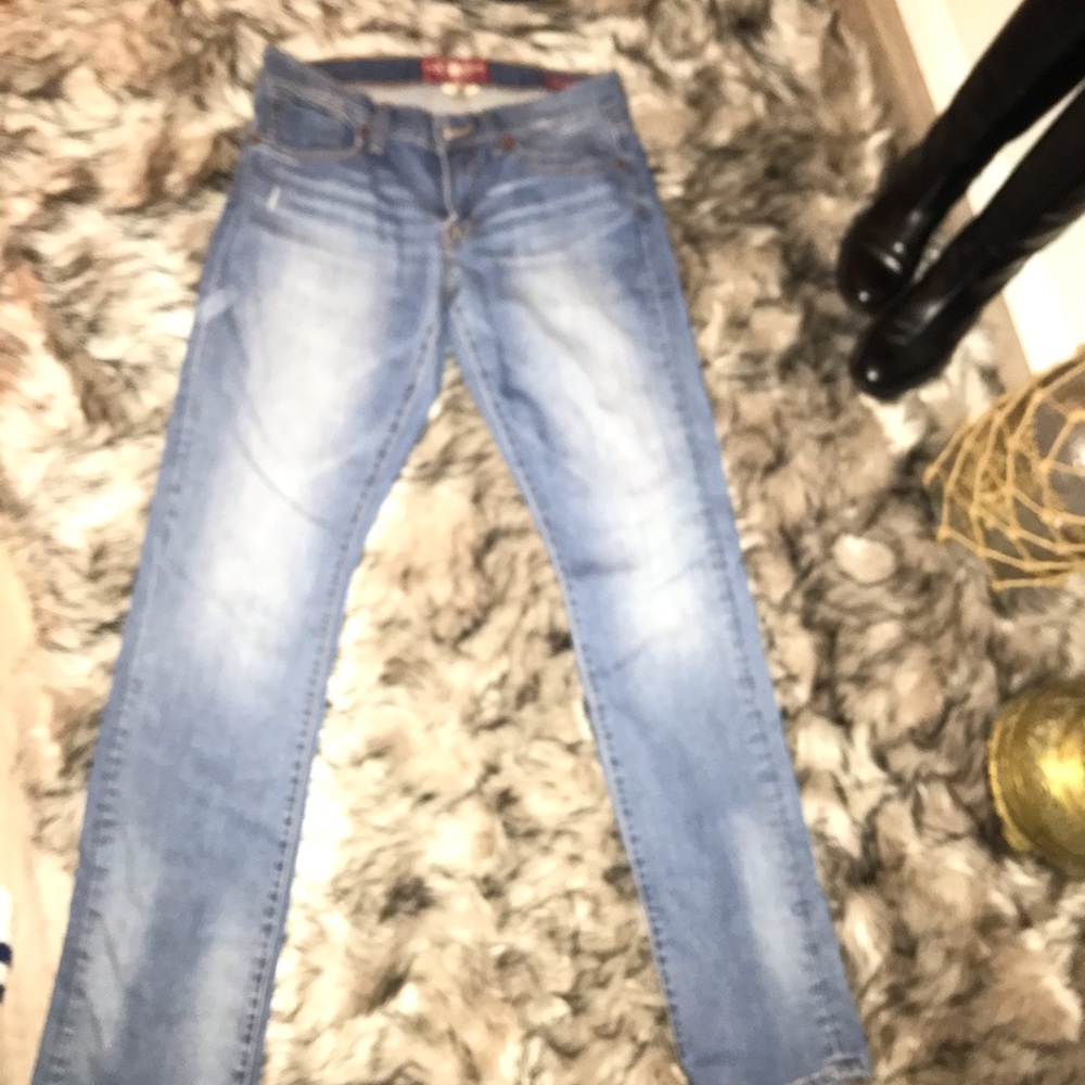 Lucky brand light wash straight leg jean